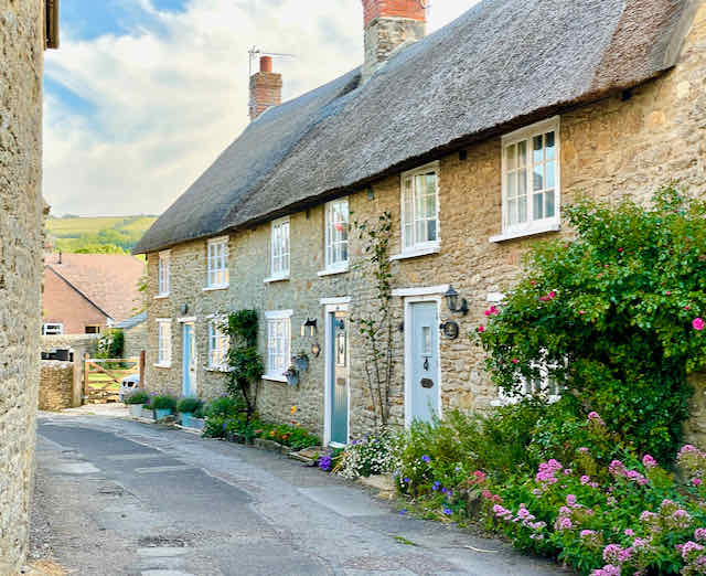 Burton-Bradstock-Village-Thatched-Cottage-Dorset
